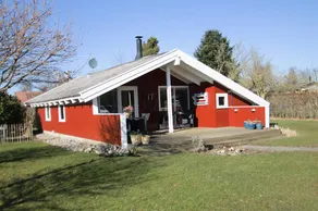 Family-friendly holiday home with terrace & sauna | Next to the beach | Pet-friendly - Image 2