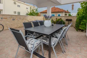 Casa con jardín, terraza y barbacoa - Image 3