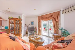 Holiday apartment with barbecue, garden & private pool - Image 2