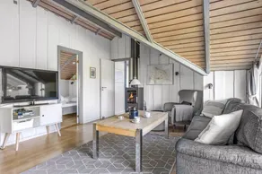 Holiday home with barbecue & terrace - Image 5