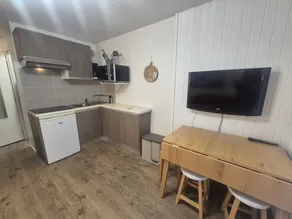 Renovated studio with balcony, near slopes, pets allowed - Image 2