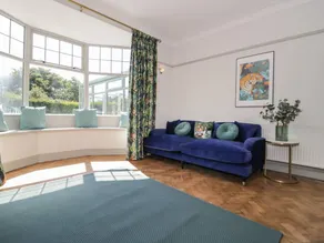 Cottage with garden & jacuzzi | Beach view - Image 3