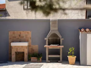 Fully equipped lovely holiday home with barbecue, private pool & terrace - Image 5