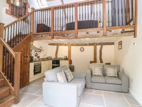 Cottage with garden - Image 2