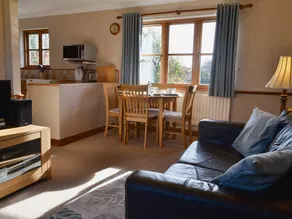 Children-friendly cottage | River view - Image 2
