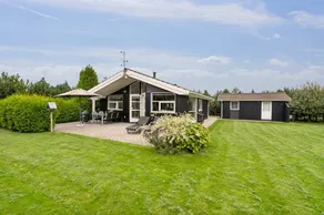 Fully equipped lovely holiday home with terrace, sauna & hot tub - Image 2