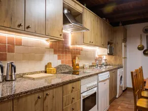 Fully equipped holiday home | Mountain view - Image 5
