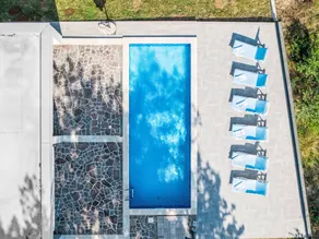 Appartamento con giardino, piscina privata e barbecue - Image 2