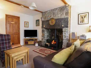 Family-friendly cottage with terrace & garden - Image 4