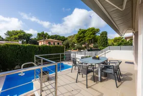 Villa mit privatem Pool, Garten und Grill | Bergblick - Image 3