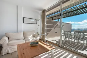 Merveilleux appartement de vacances entièrement équipé avec internet haut débit et terrasse | Vue montagne | Plage à proximité - Image 4