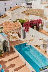 Holiday home with garden & terrace - Image 4