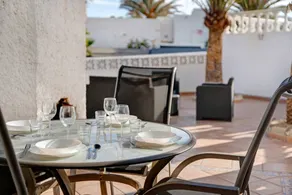 Beautiful 'Villa Duque Poris' with Sea View, Pool, Garden & Wi-Fi - Image 4