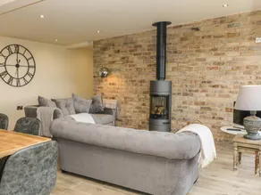 Cottage with garden & jacuzzi - Image 2