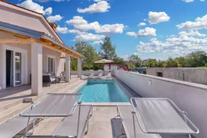 Villa mit Grill, Terrasse und Pool - Image 5
