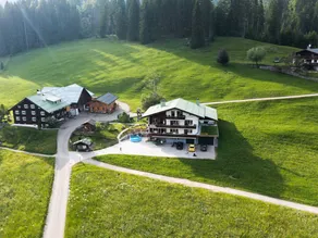 Apartment with garden - Image 5