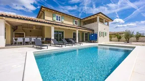 Apartment with private pool, garden & terrace | Garden view - Image 2
