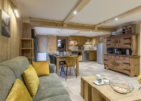 Beautiful holiday apartment with garden, terrace & barbecue | Next to the ski - Image 2