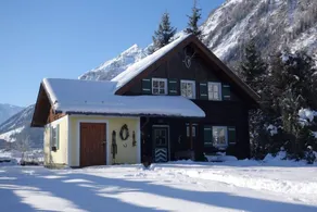 Holiday home with barbeque & garden - Image 2