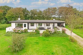 Fully equipped spacious holiday home with terrace & barbecue | Pet-friendly - Image 5