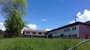 Spacieux village vacances entièrement équipé avec barbecue, jardin et terrasse | Vue jardin - Image 1