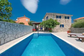 Villa with terrace, BBQ & private pool - Image 3