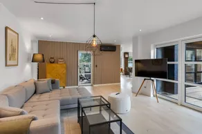 Fully equipped big holiday home with hot tub, pool & barbecue | Sea view | Pets are welcome - Image 5