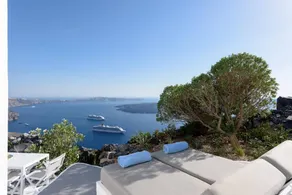 Villa with pool & terrace - Image 2