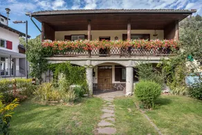 Apartment with terrace & garden - Image 2