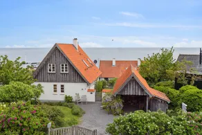 Child-friendly holiday home with garden, terrace & barbeque | Beach view | Beach nearby - Image 2