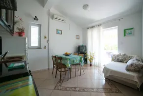 Flat with terrace, garden & BBQ - Image 2