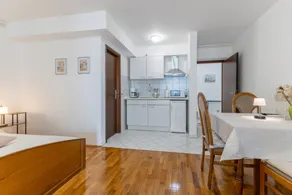 Pleasant apartment with terrace & garden - Image 5