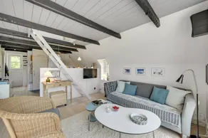 Holiday home with terrace - Image 3