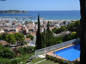 Appartement de vacances entièrement équipé avec jardin, barbecue et piscine - Image 2