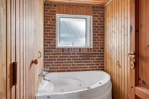 House with hot tub, sauna & terrace - Image 4