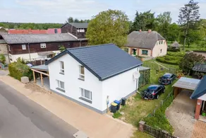Holiday home with barbecue & garden - Image 4