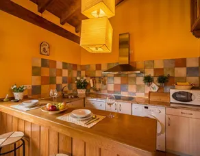 Casa Susi with Mountain Views, Private Terrace, and Wi-Fi - Image 4