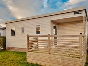 Family-friendly mobile home with heated pool & terrace - Image 5