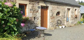 Gîte Rose - Pen Ar Voas Gîtes: Private terrace, shared garden and Wi-Fi - Image 2