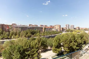Apartment with terrace - Image 5