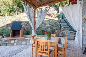 Splendida casa totalmente attrezzata con piscina privata, giardino e terrazza | Vista sul giardino | Ammette animali domestici - Image 3