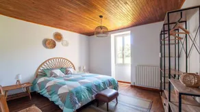 Holiday home with pool & garden - Image 5