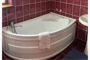 Roman Villa, Sleeps 8 With Parking and Garden - Image 4