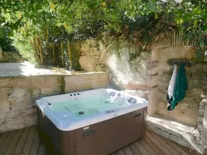 House with jacuzzi, BBQ & pool | Garden view - Image 3
