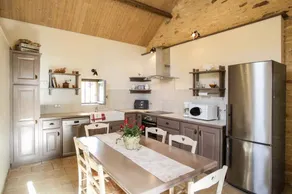 Holiday home with garden & barbecue | River view - Image 5