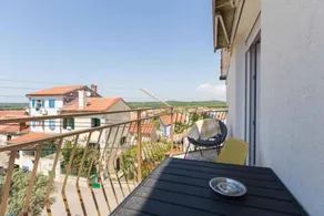 Pleasant apartment with garden - Image 3