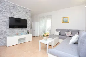 Fully equipped house with garden, barbecue & pool | Sea view | Beach nearby - Image 2