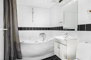 Holiday apartment with barbecue, terrace & jacuzzi - Image 5