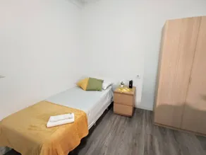 Atractiva habitación en casa de familia - Image 2