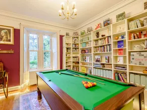 Cottage with jacuzzi & garden - Image 2